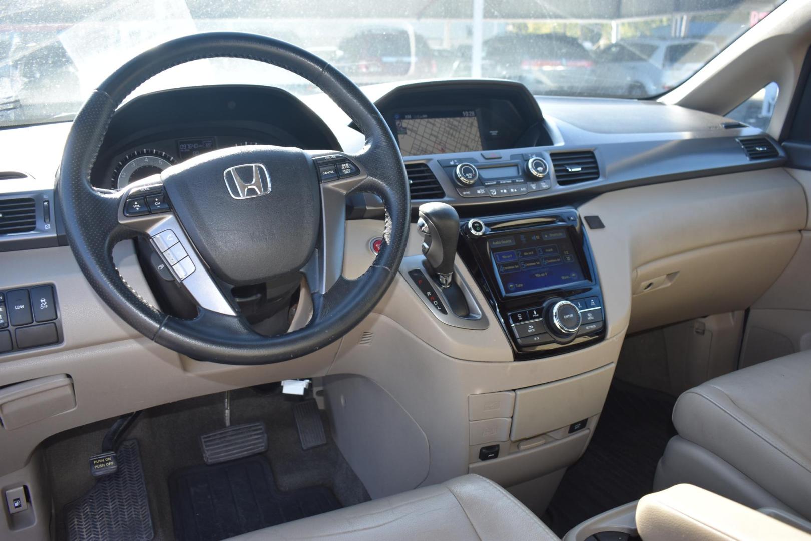 2014 MAROON Honda Odyssey EX-L (5FNRL5H67EB) with an 3.5L V6 SOHC 24V engine, 6-Speed Automatic transmission, located at 420 E. Kingsbury St., Seguin, TX, 78155, (830) 401-0495, 29.581060, -97.961647 - Photo#5