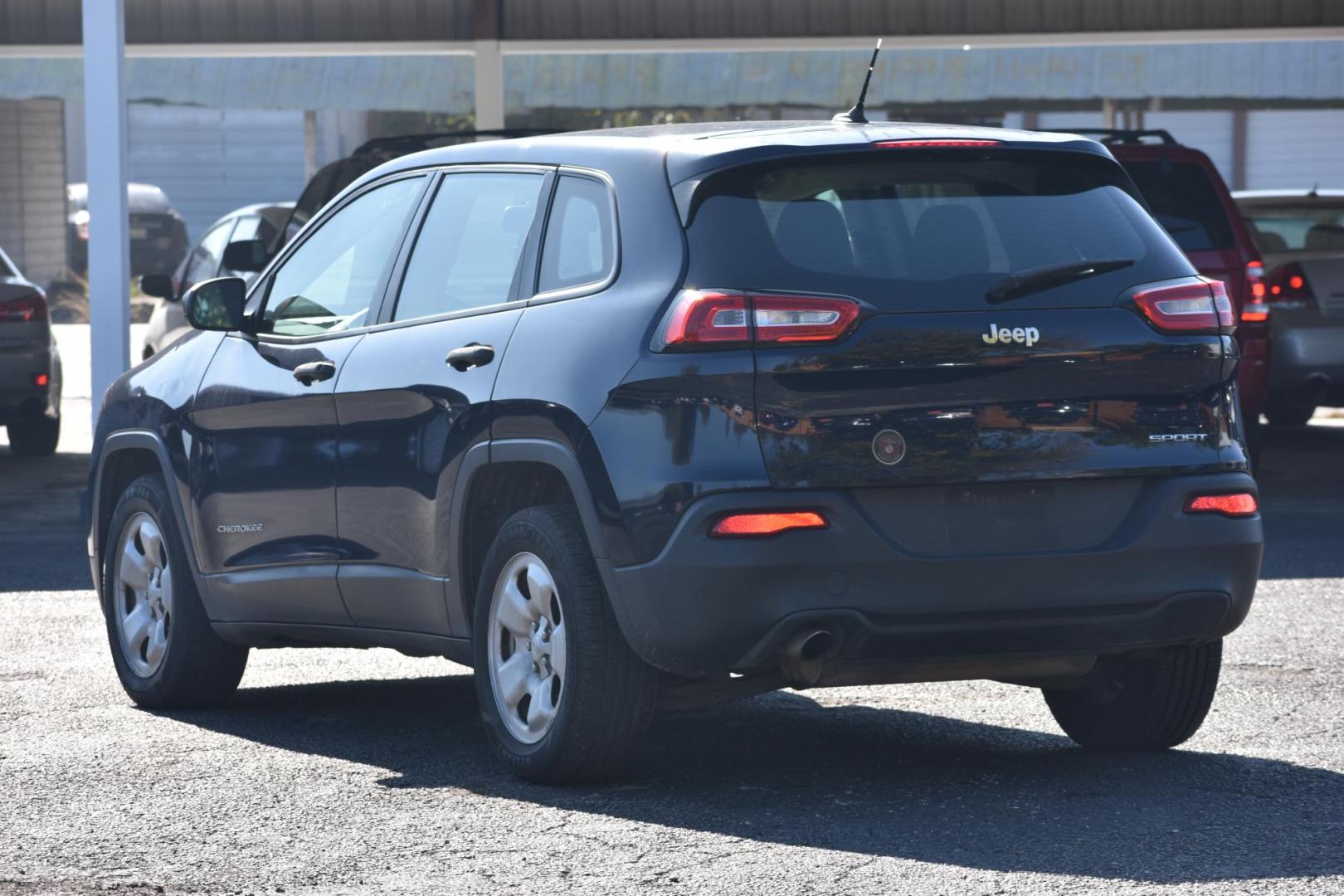 2015 BLUE Jeep Cherokee Sport FWD (1C4PJLAB3FW) with an 2.4L L4 DOHC 16V engine, 9-Speed Automatic transmission, located at 420 E. Kingsbury St., Seguin, TX, 78155, (830) 401-0495, 29.581060, -97.961647 - Photo#2