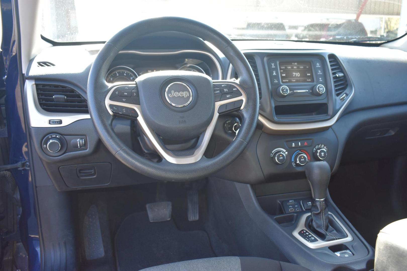 2015 BLUE Jeep Cherokee Sport FWD (1C4PJLAB3FW) with an 2.4L L4 DOHC 16V engine, 9-Speed Automatic transmission, located at 420 E. Kingsbury St., Seguin, TX, 78155, (830) 401-0495, 29.581060, -97.961647 - Photo#5