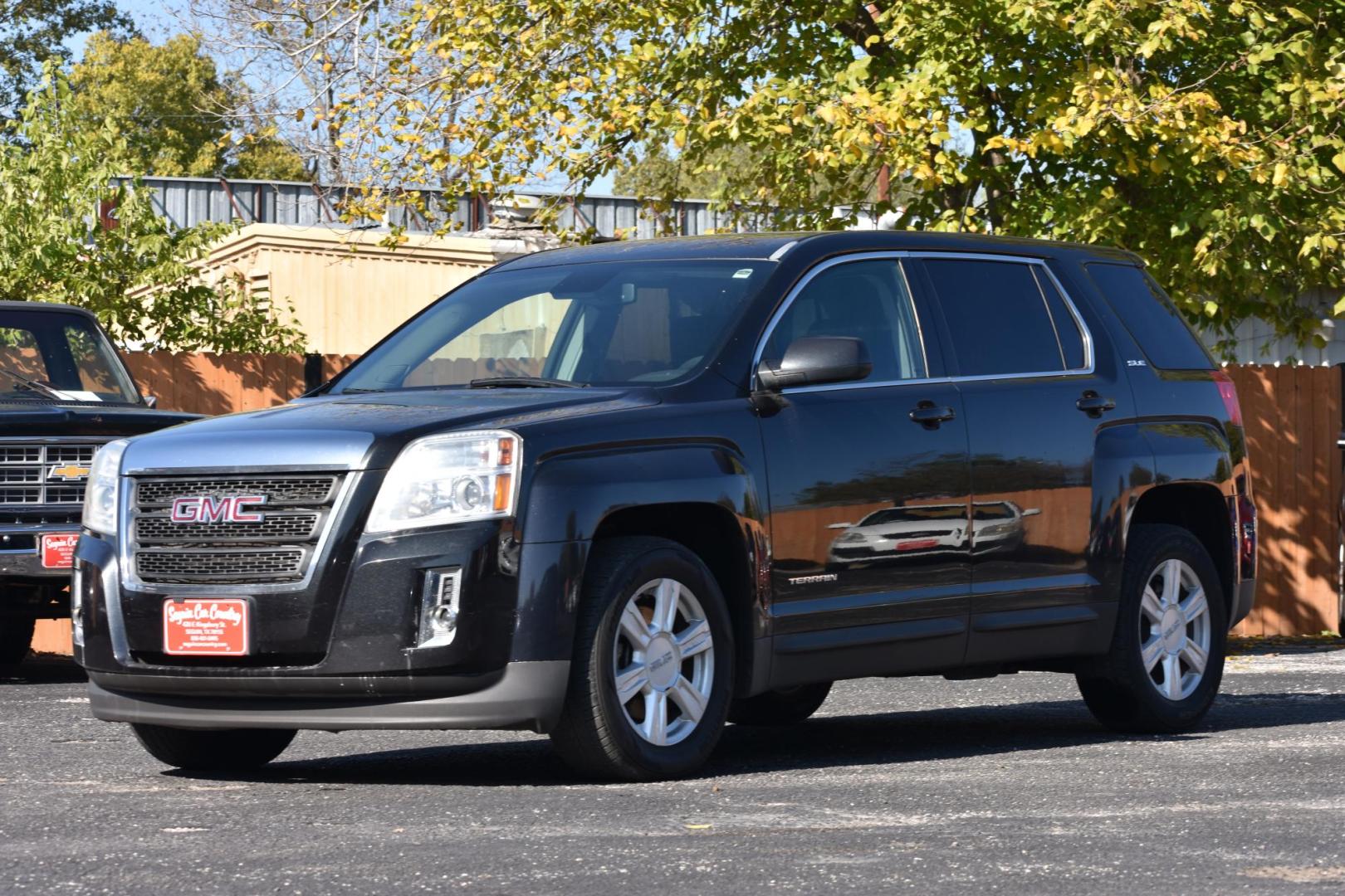 2014 GMC Terrain SLE1 FWD (2GKALMEK1E6) with an 2.4L L4 DOHC 16V FFV engine, 6-Speed Automatic transmission, located at 420 E. Kingsbury St., Seguin, TX, 78155, (830) 401-0495, 29.581060, -97.961647 - Photo#1