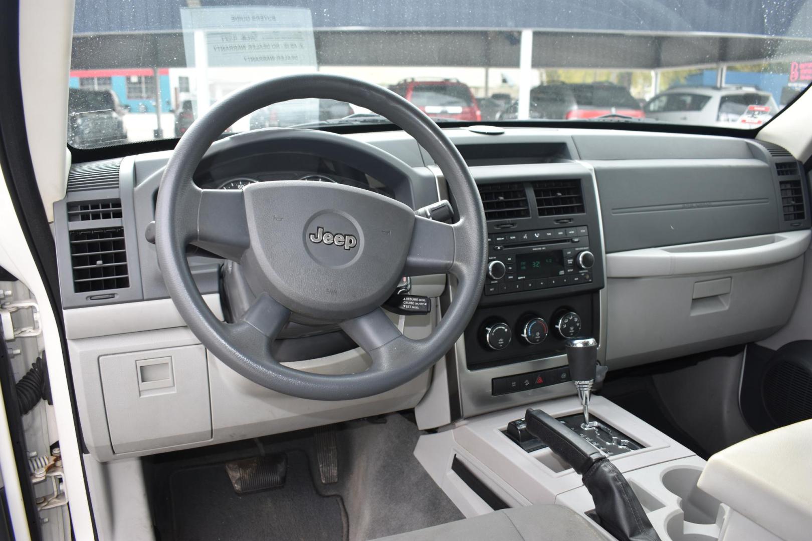 2008 WHITE Jeep Liberty Sport 4WD (1J8GN28K68W) with an 3.7L V6 SOHC 12V engine, located at 420 E. Kingsbury St., Seguin, TX, 78155, (830) 401-0495, 29.581060, -97.961647 - Photo#4