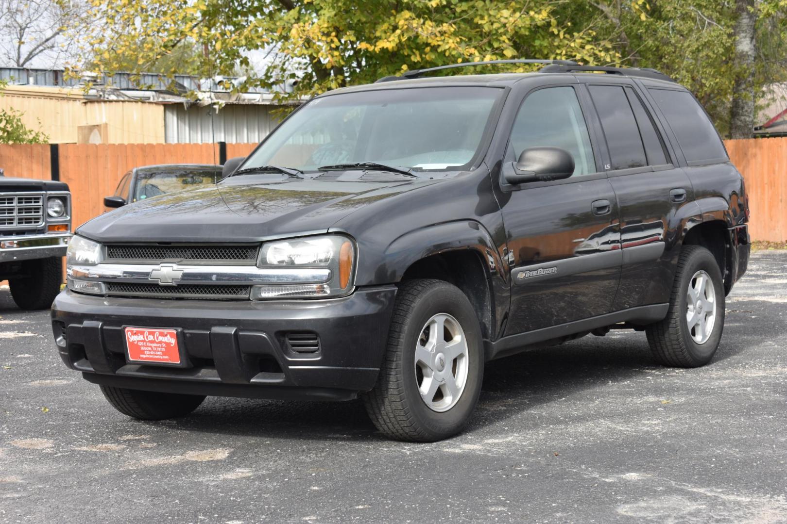 2003 GRAY Chevrolet TrailBlazer LS 2WD (1GNDS13S132) with an 4.2L L6 DOHC 24V engine, 4-Speed Automatic Overdrive transmission, located at 420 E. Kingsbury St., Seguin, TX, 78155, (830) 401-0495, 29.581060, -97.961647 - Photo#0