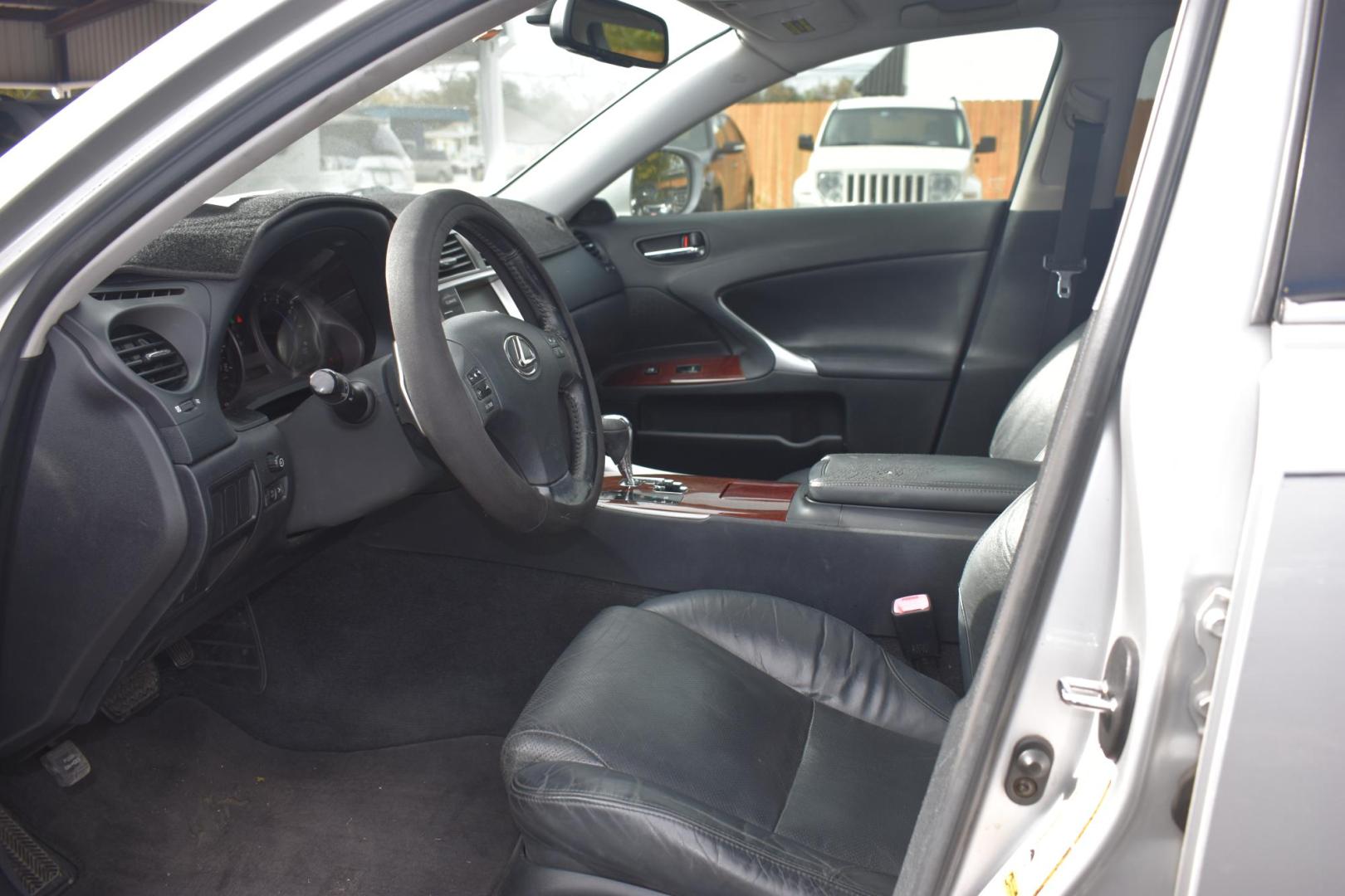 2006 SILVER Lexus IS IS 350 (JTHBE262562) with an 3.5L V6 24V DOHC engine, 6-Speed Automatic Overdrive transmission, located at 420 E. Kingsbury St., Seguin, TX, 78155, (830) 401-0495, 29.581060, -97.961647 - Photo#2