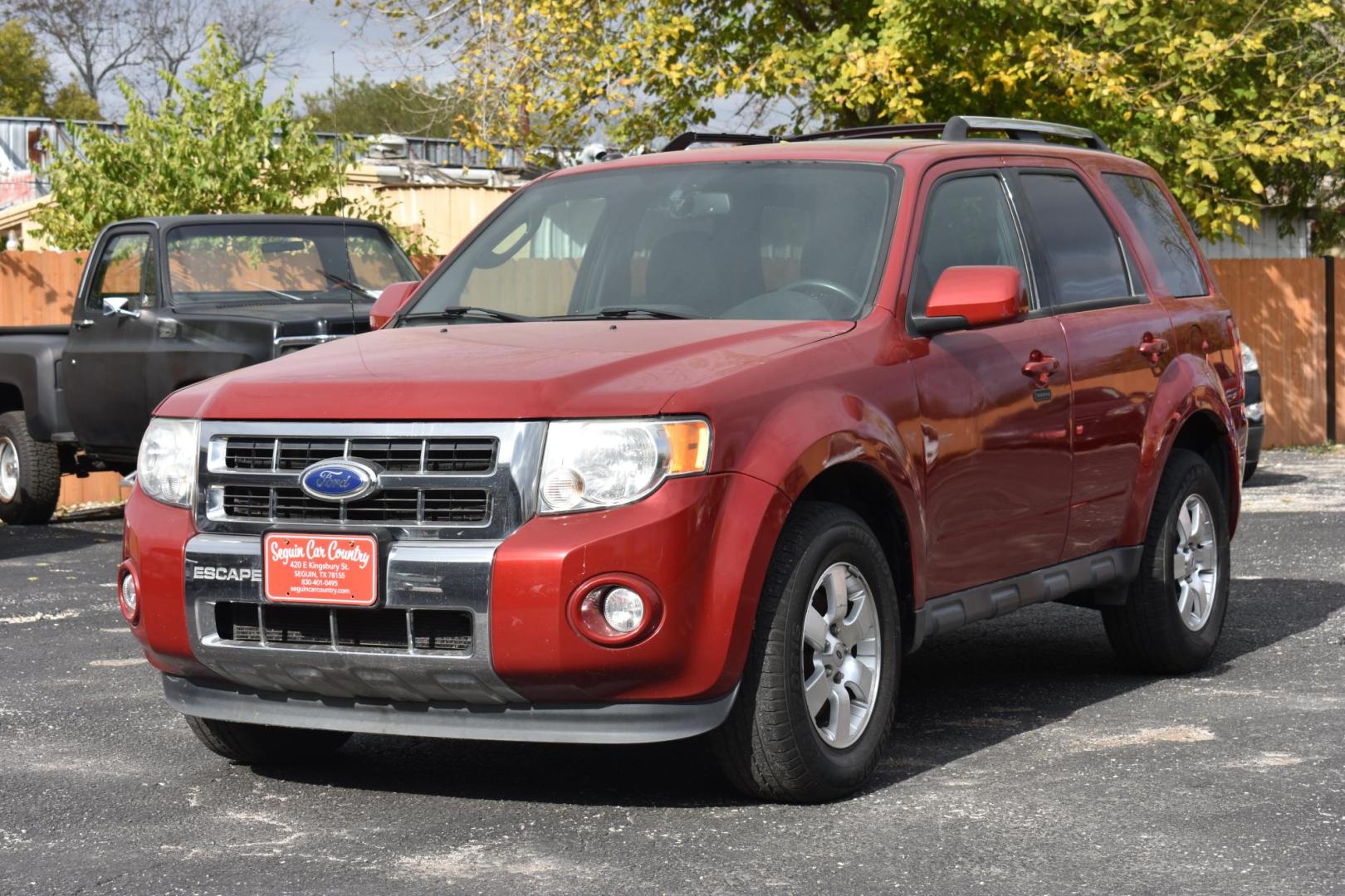 2011 RED Ford Escape Limited FWD (1FMCU0EG7BK) with an 3.0L V6 DOHC 24V engine, 6-Speed Automatic transmission, located at 420 E. Kingsbury St., Seguin, TX, 78155, (830) 401-0495, 29.581060, -97.961647 - Photo#0