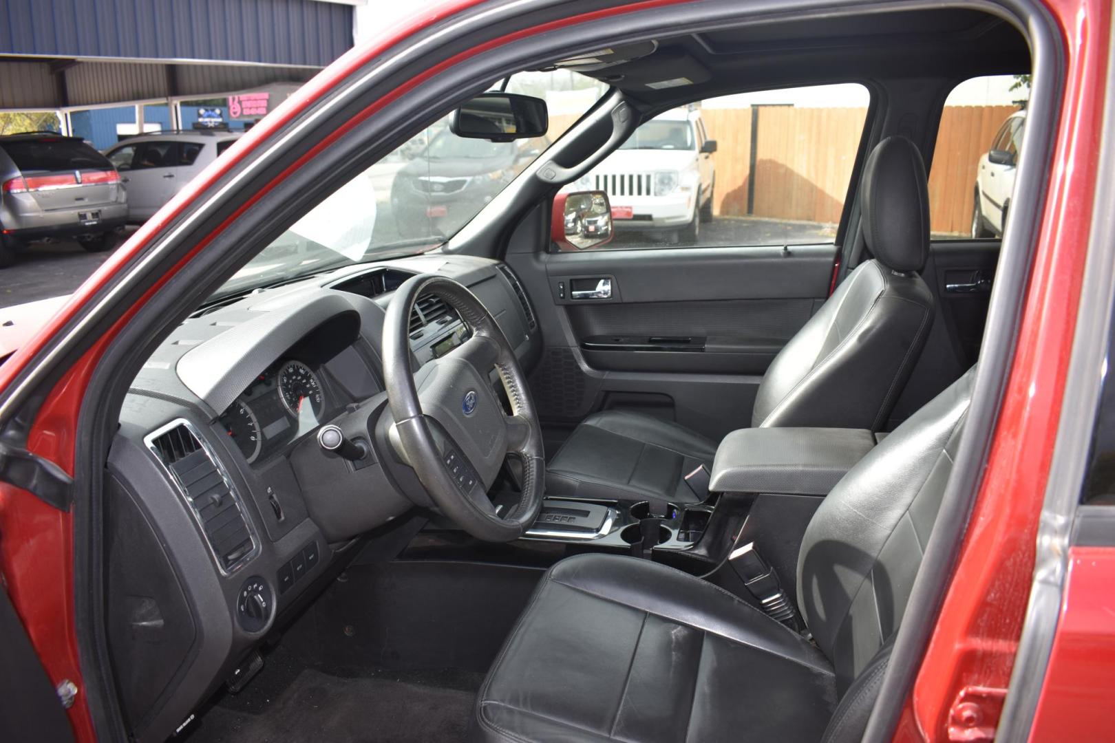 2011 RED Ford Escape Limited FWD (1FMCU0EG7BK) with an 3.0L V6 DOHC 24V engine, 6-Speed Automatic transmission, located at 420 E. Kingsbury St., Seguin, TX, 78155, (830) 401-0495, 29.581060, -97.961647 - Photo#1