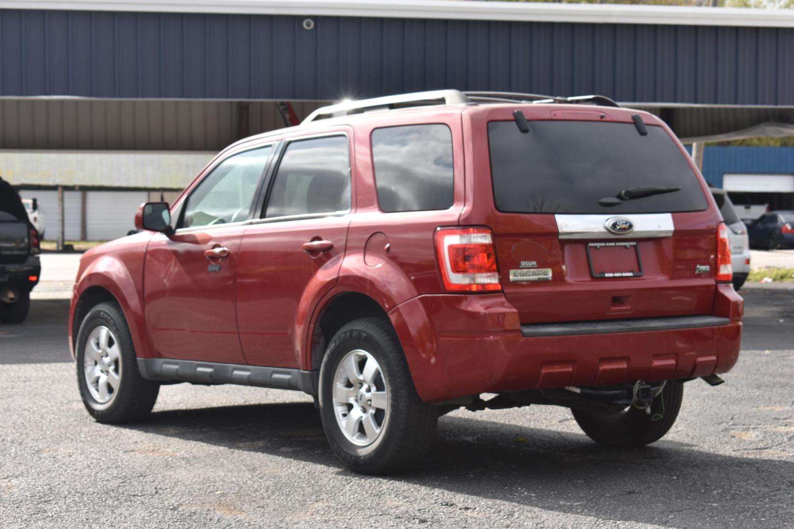 2011 RED Ford Escape Limited FWD (1FMCU0EG7BK) with an 3.0L V6 DOHC 24V engine, 6-Speed Automatic transmission, located at 420 E. Kingsbury St., Seguin, TX, 78155, (830) 401-0495, 29.581060, -97.961647 - Photo#3