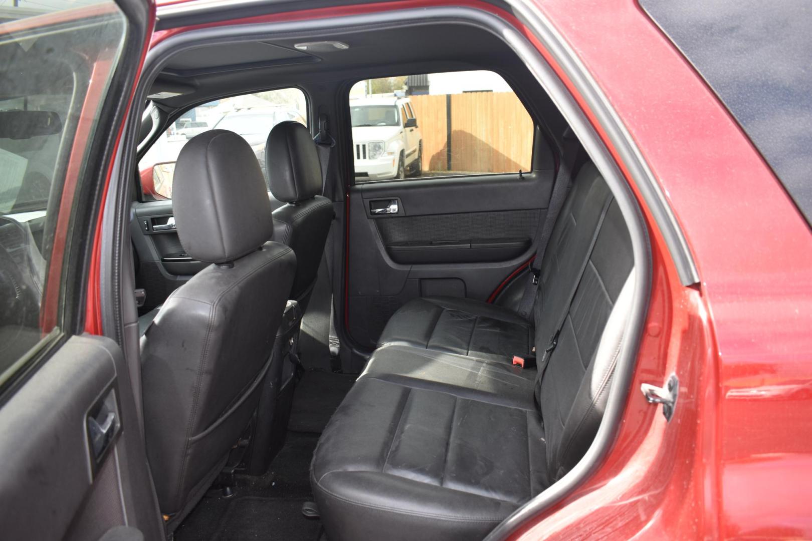 2011 RED Ford Escape Limited FWD (1FMCU0EG7BK) with an 3.0L V6 DOHC 24V engine, 6-Speed Automatic transmission, located at 420 E. Kingsbury St., Seguin, TX, 78155, (830) 401-0495, 29.581060, -97.961647 - Photo#4