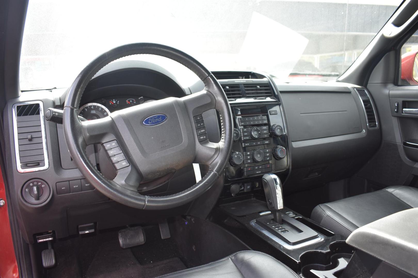 2011 RED Ford Escape Limited FWD (1FMCU0EG7BK) with an 3.0L V6 DOHC 24V engine, 6-Speed Automatic transmission, located at 420 E. Kingsbury St., Seguin, TX, 78155, (830) 401-0495, 29.581060, -97.961647 - Photo#5