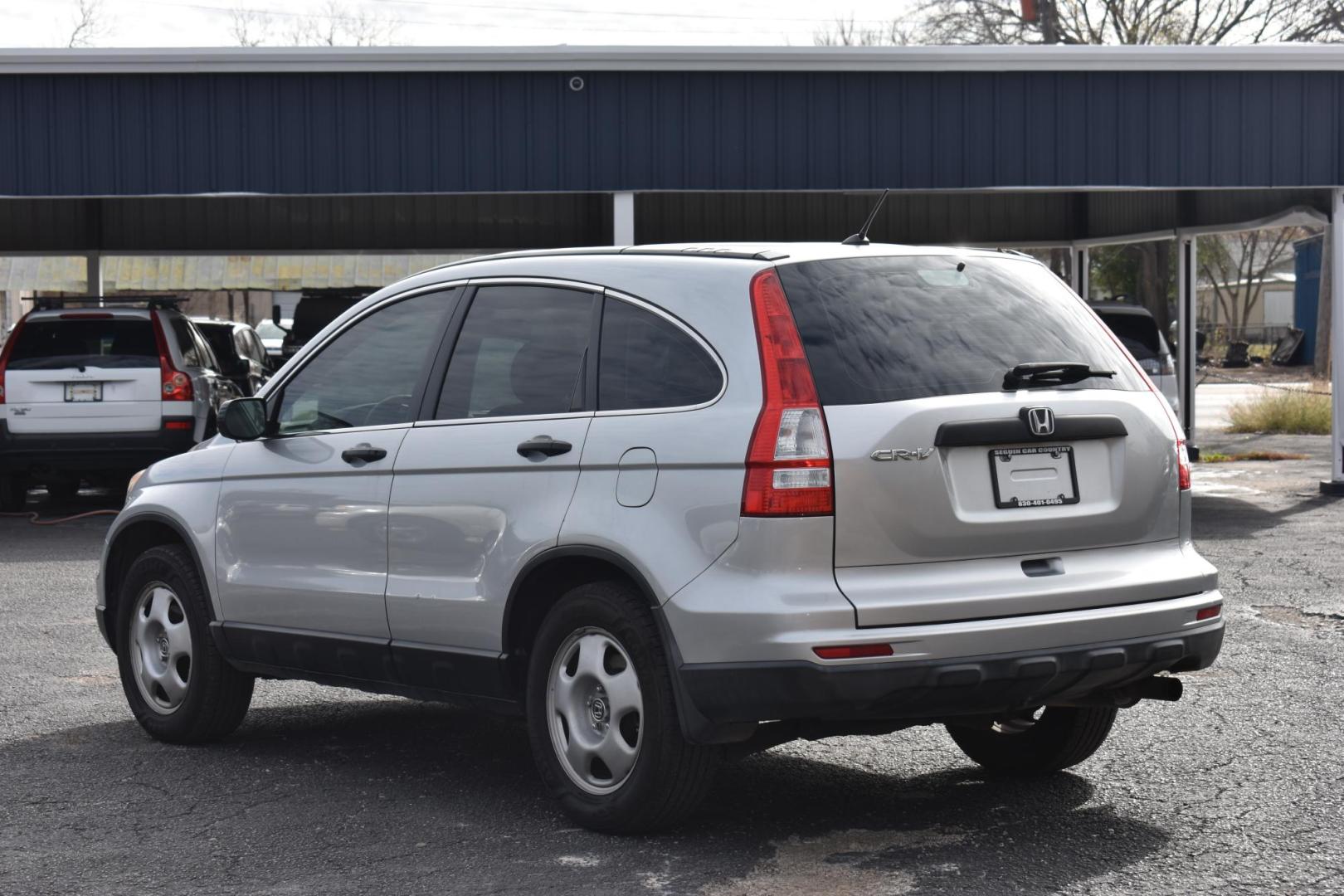 2010 SILVER Honda CR-V LX 2WD 5-Speed AT (3CZRE3H33AG) with an 2.4L L4 DOHC 16V engine, 5-Speed Automatic transmission, located at 420 E. Kingsbury St., Seguin, TX, 78155, (830) 401-0495, 29.581060, -97.961647 - Photo#2