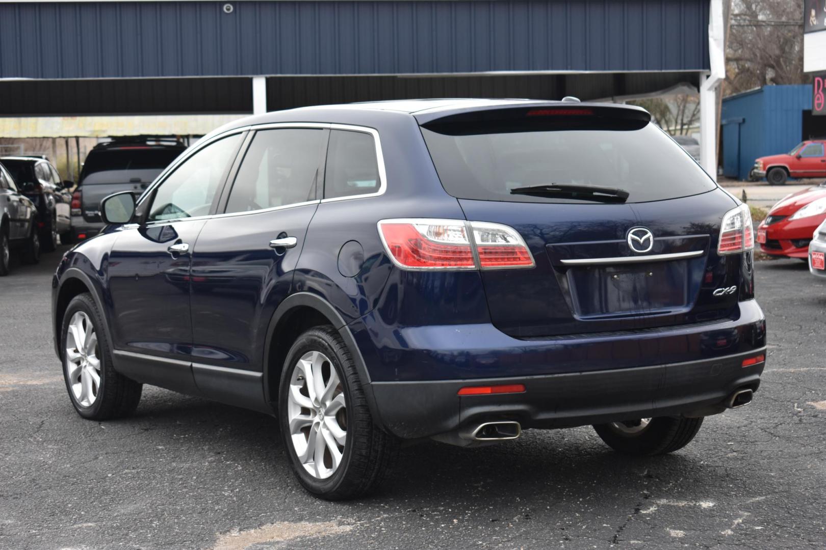 2011 BLUE Mazda CX-9 Grand Touring (JM3TB2DA5B0) with an 3.7L V6 DOHC 24V engine, 6-Speed Automatic transmission, located at 420 E. Kingsbury St., Seguin, TX, 78155, (830) 401-0495, 29.581060, -97.961647 - Photo#2