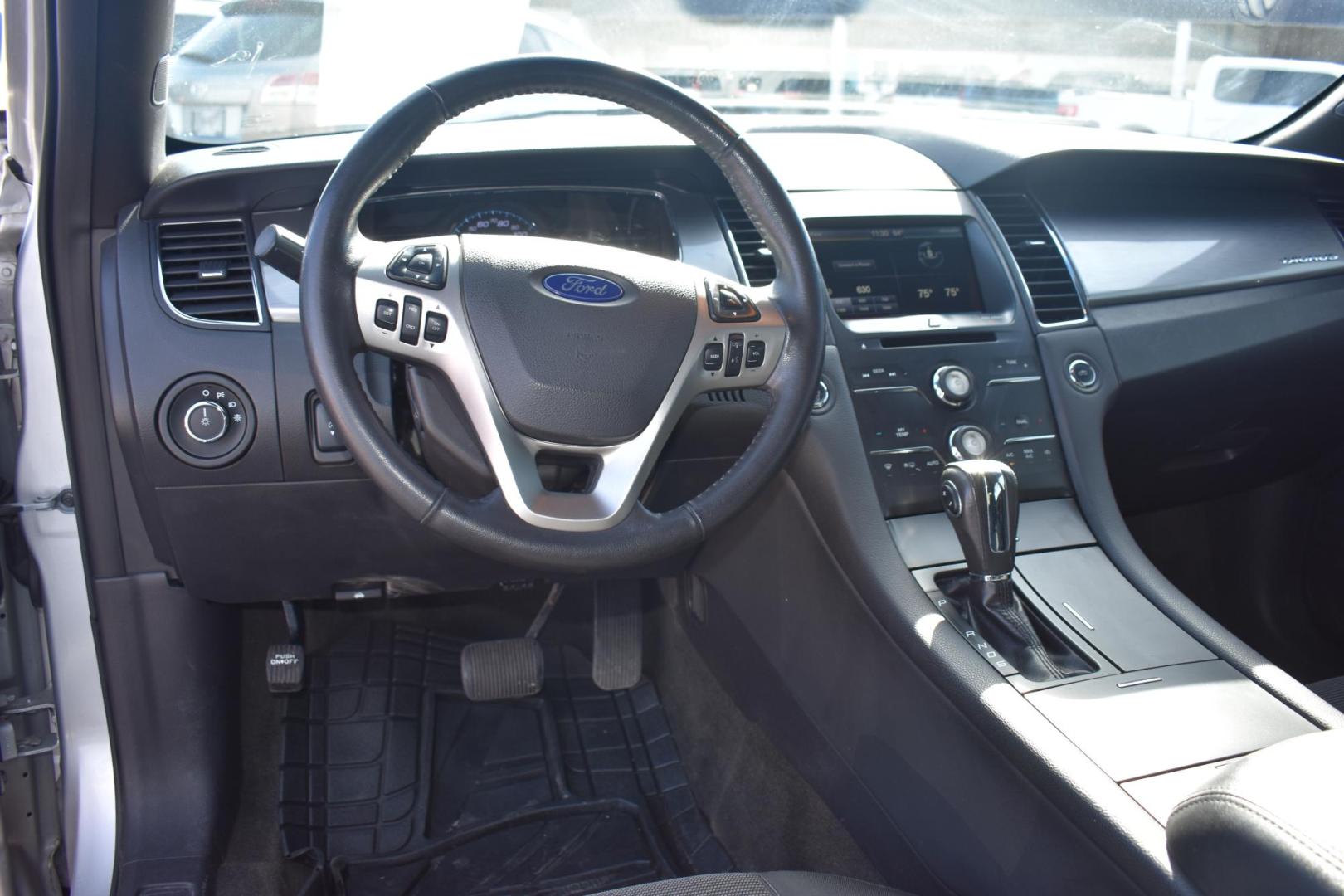 2015 SILVER Ford Taurus SEL FWD (1FAHP2E89FG) with an 3.5L V6 DOHC 24V engine, 6-Speed Automatic transmission, located at 420 E. Kingsbury St., Seguin, TX, 78155, (830) 401-0495, 29.581060, -97.961647 - Photo#3