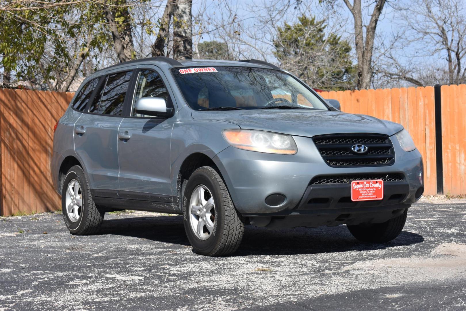 2008 GRAY Hyundai Santa Fe GLS (5NMSG13D48H) with an 2.7L V6 DOHC 24V engine, located at 420 E. Kingsbury St., Seguin, TX, 78155, (830) 401-0495, 29.581060, -97.961647 - Photo#1