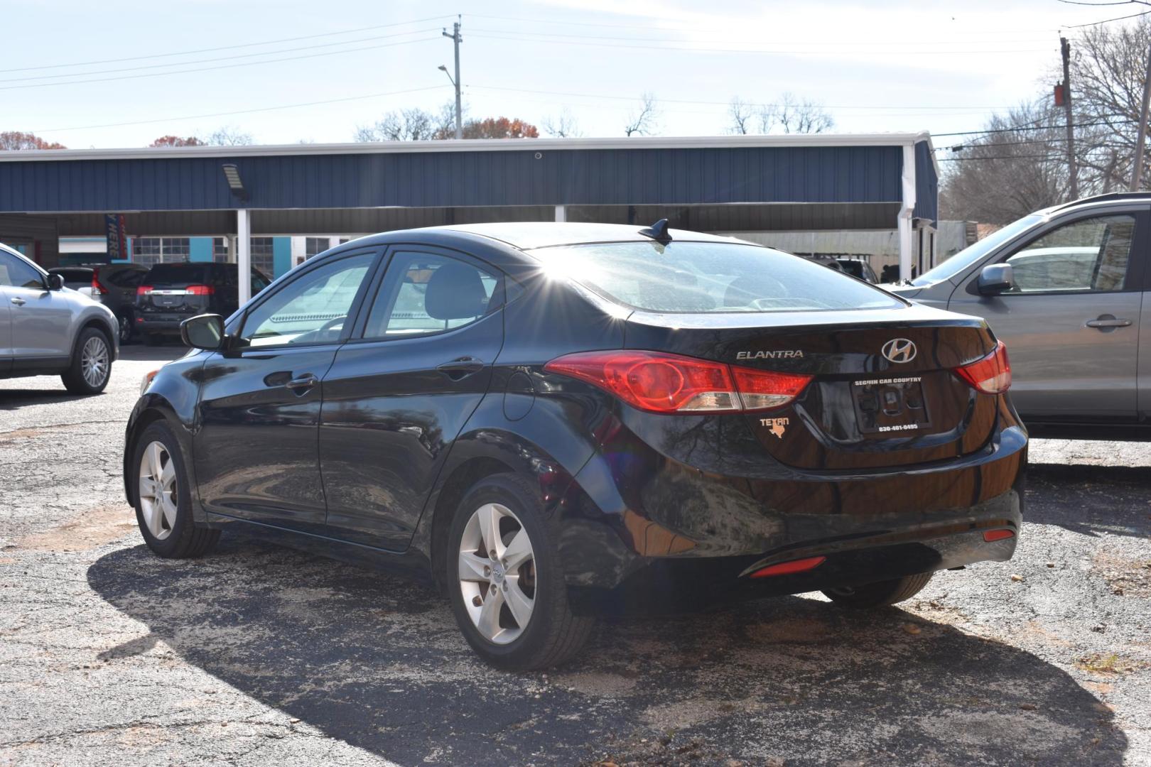 2012 BLACK Hyundai Elantra Limited (5NPDH4AE2CH) with an 1.8L L4 DOHC 16V engine, 6-Speed Automatic transmission, located at 420 E. Kingsbury St., Seguin, TX, 78155, (830) 401-0495, 29.581060, -97.961647 - Photo#2