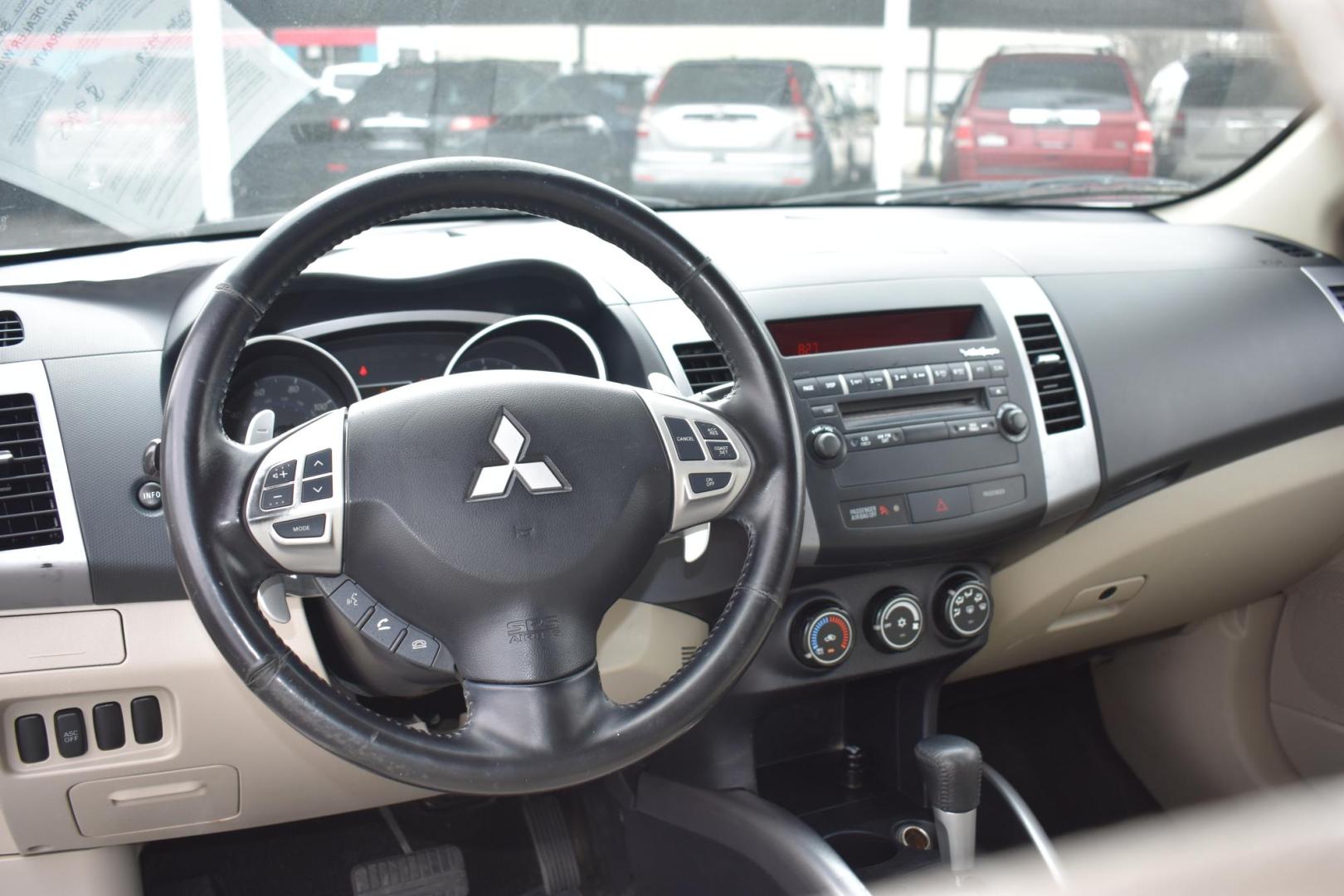 2008 WHITE Mitsubishi Outlander ES 4WD (JA4LT31W78Z) with an 2.4L L4 DOHC 16V engine, CVT transmission, located at 420 E. Kingsbury St., Seguin, TX, 78155, (830) 401-0495, 29.581060, -97.961647 - Photo#5