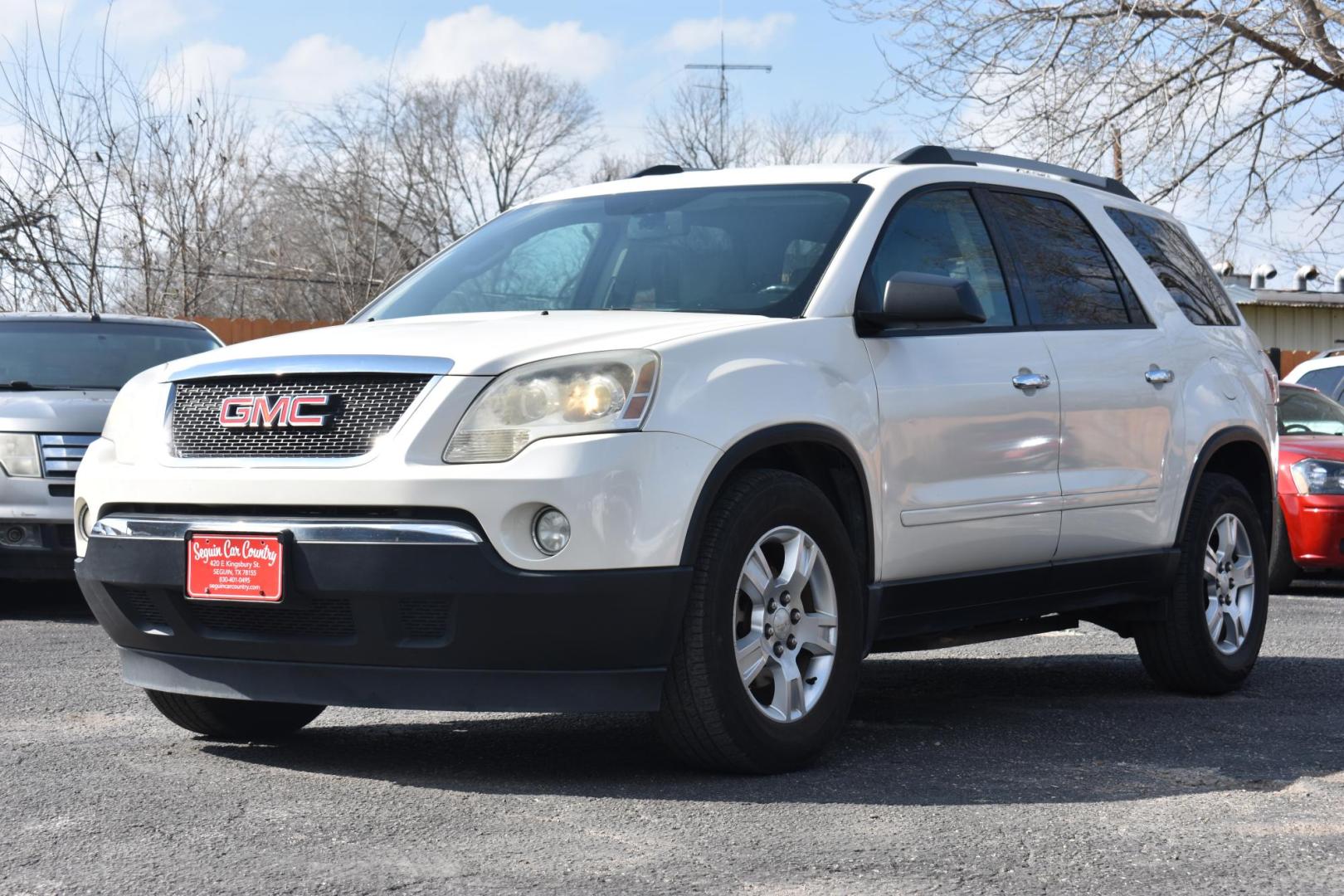 2011 WHITE GMC Acadia SLE-2 FWD (1GKKRPED3BJ) with an 3.6L V6 DOHC 24V engine, 6-Speed Automatic transmission, located at 420 E. Kingsbury St., Seguin, TX, 78155, (830) 401-0495, 29.581060, -97.961647 - Photo#1