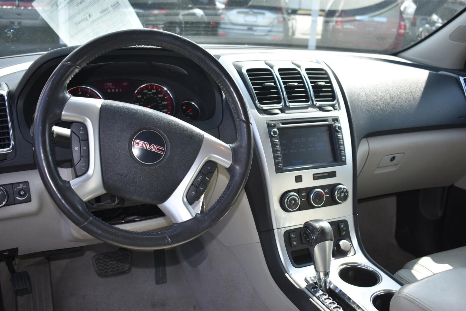 2011 WHITE GMC Acadia SLE-2 FWD (1GKKRPED3BJ) with an 3.6L V6 DOHC 24V engine, 6-Speed Automatic transmission, located at 420 E. Kingsbury St., Seguin, TX, 78155, (830) 401-0495, 29.581060, -97.961647 - Photo#5