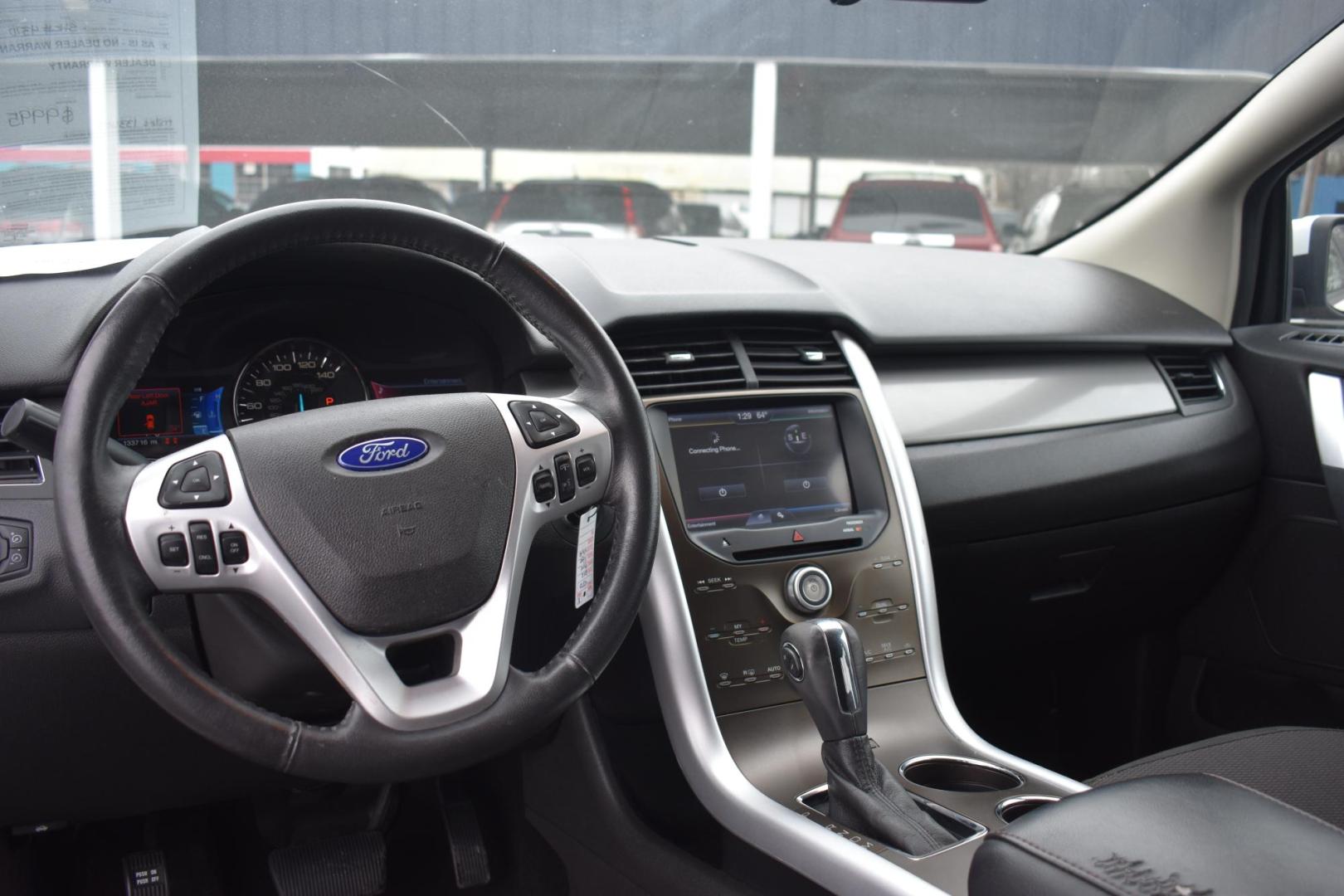 2012 WHITE Ford Edge SEL FWD (2FMDK3JC2CB) with an 3.5L V6 DOHC 24V engine, 6-Speed Automatic transmission, located at 420 E. Kingsbury St., Seguin, TX, 78155, (830) 401-0495, 29.581060, -97.961647 - Photo#5