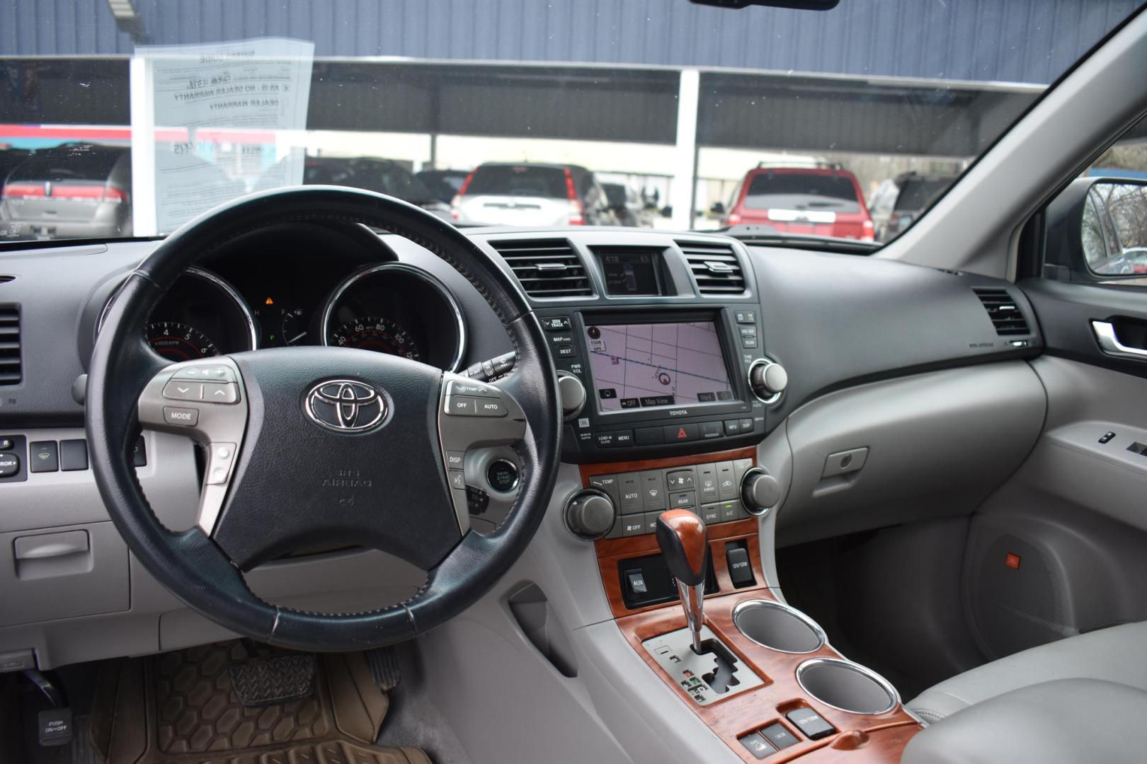 2008 BLUE Toyota Highlander Limited 2WD (JTEES42A682) with an 3.5L V6 DOHC 24V engine, 5-Speed Automatic Overdrive transmission, located at 420 E. Kingsbury St., Seguin, TX, 78155, (830) 401-0495, 29.581060, -97.961647 - Photo#6